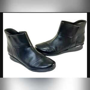 Clarks Women's Hope Track Black Leather Ankle Boot, Side Zip Size 11